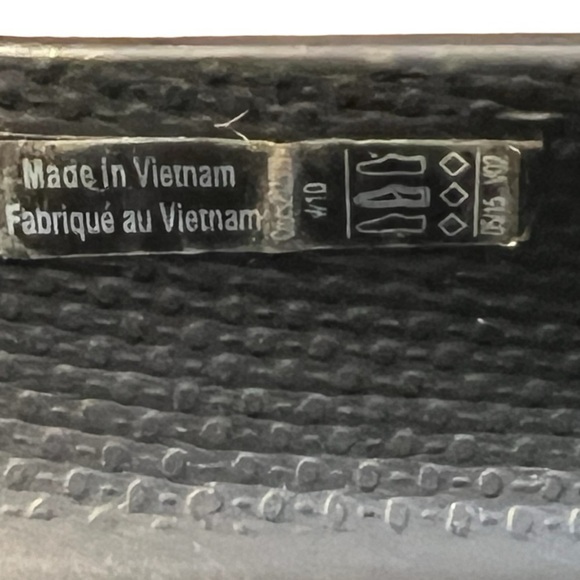 Crocs Black/Gray Cap Toe With Silver Band Ballet Flats in a Woman’s Size 10 - Picture 10 of 11